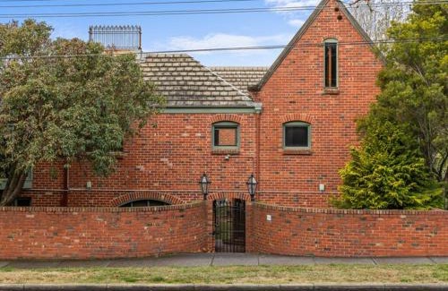 Golden Point Apartment | Sovereign Stays