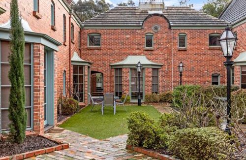 Golden Point Apartment | Sovereign Stays