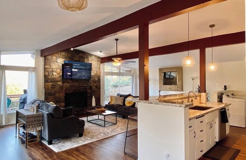 Three Rivers House | Spa, 5 minutes from Sequoia National Park. Spacious, convenient and private.
