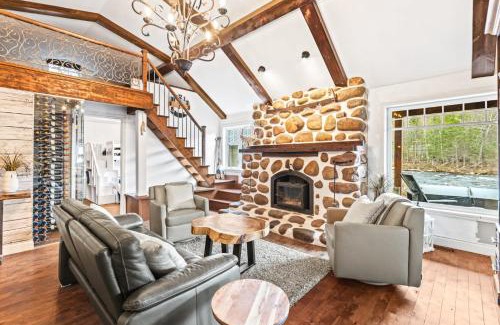 Saint-Brigitte-de-Laval Ski Chalet | Spa and river - Le Riverain