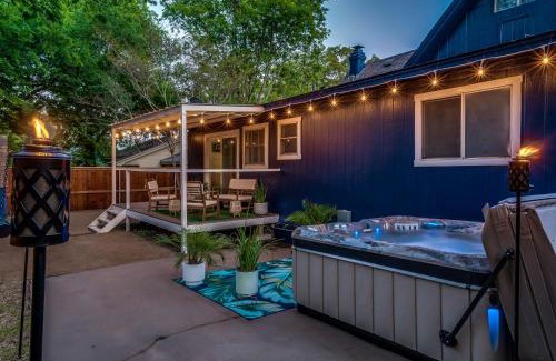 Weatherford House | Spa in Dreamy Yard