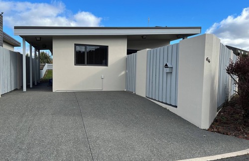 Ohakune Ski Chalet | Spa, mountain views and a gas fireplace