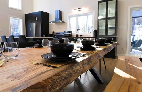 Saint-Philemon Ski Chalet | Spa, Mountains & Ultimate Comfort - Le Jameson