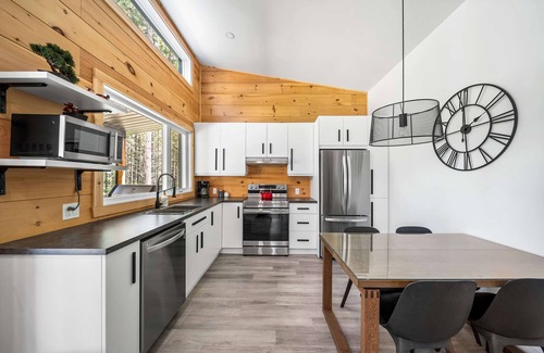 Mauricie Ski Chalet | Spa, Nature & Riverside Escape - Le Tamia