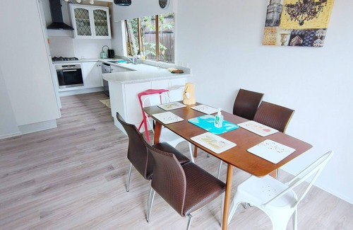 Glenfield House | Spa Nest Glenfield｜Spacious 7BR Retreat｜Movie Lounge｜Nice Big Garden｜Kids’ Zone