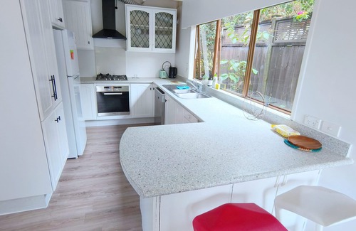 Glenfield House | Spa Nest Glenfield｜Spacious 7BR Retreat｜Movie Lounge｜Nice Big Garden｜Kids’ Zone