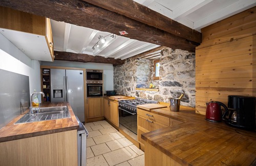 Cauterets Ski Chalet | Spa, Sauna 10min from the ski slopes, Magnificent renovated sheepfold