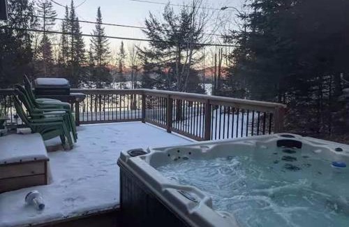 Mont-Tremblant Ski Chalet | Spa & Water access - Pionnier