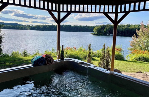 Amherst Ski Chalet | Spa & Waterfront | Chalet le Colibri
