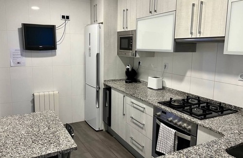 El Port Apartment | Spacious Apartment close to FIRA and Downtown