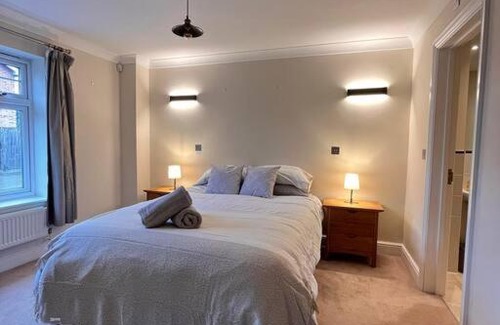 Oxford Apartment | Space and Comfort in Summertown