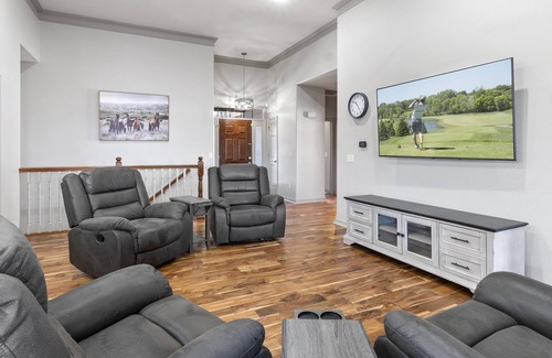 Branson West Villa | Space and Comfort Abounds in this 6 Bedroom Luxury condo at Stonebridge!!