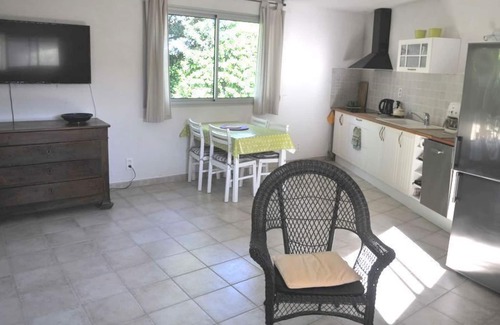 Lagnes Cottage | Space and greenery.