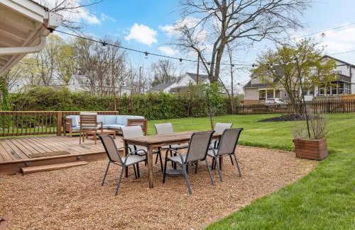 Woodbine House | Space Cowboy - Huge yard, Firepit, close2downtown