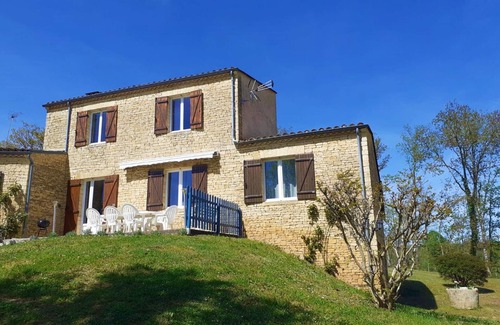 Proissans Cottage | Spacieuse maison en pierre avec jardin et terrasse à proximité de Sarlat, idéal pour familles