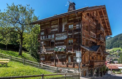 La Clusaz Apartment | Spacieux appart 5 ch au cœur du village, charme savoyard, WiFi, cheminée décorative - FR-1-437-51