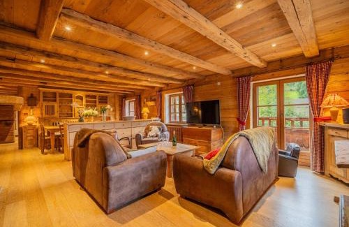 La Clusaz Apartment | Spacieux appart 5 ch au cœur du village, charme savoyard, WiFi, cheminée décorative - FR-1-437-51