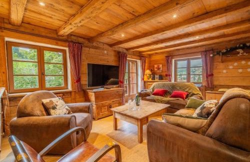 La Clusaz Apartment | Spacieux appart 5 ch au cœur du village, charme savoyard, WiFi, cheminée décorative - FR-1-437-51