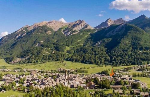 Monetier-les-Bains Apartment | Spacieux Triplex 4 pièces, 7 couchages, proche pistes, parking, calme - FR-1-330F-74