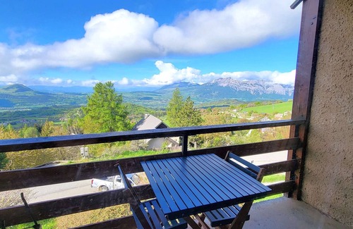 Saint-Michel-de-Chaillol Apartment | Spacious Studio for 4/6 - Ski, Hikes, South Balcony, Pet-Friendly