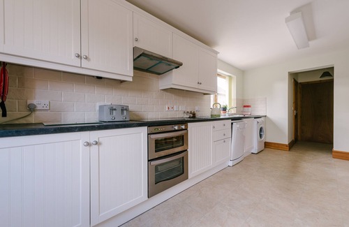 Woolland Cottage | Spacious Rural Cottage Stay with Hot Tub – Jasmine at The Victorian Barn Dorset