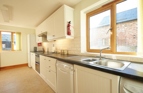 Woolland Cottage | Spacious Rural Cottage Stay with Hot Tub – Jasmine at The Victorian Barn Dorset