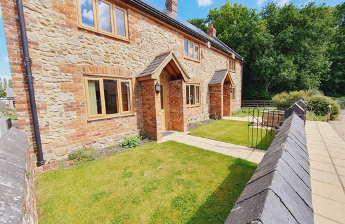 Woolland Cottage | Spacious Rural Cottage Stay with Hot Tub – Jasmine at The Victorian Barn Dorset