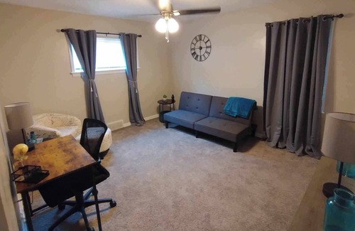 Cleveland Heights Apartment | Spacious 1 bdrm near hospitals, Little Italy, shops, eateries.