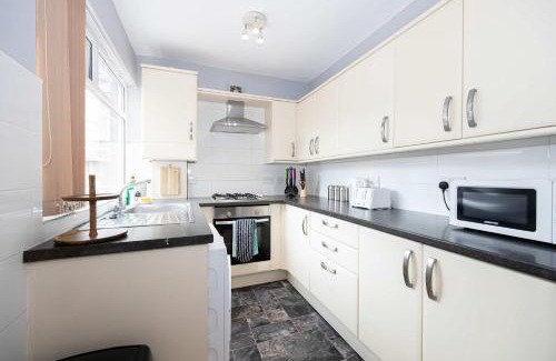 Liverpool Apartment | Spacious 1 Bed Apartment in Liverpool - Sleeps 6