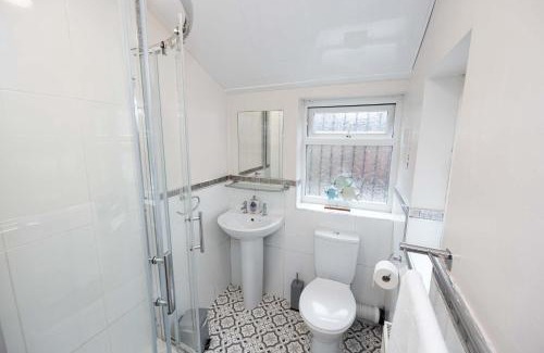 Liverpool Apartment | Spacious 1 Bed Apartment in Liverpool - Sleeps 6