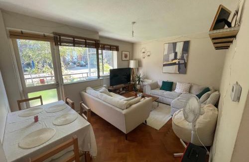 Vassall Apartment | Spacious 1 bed flat in zone 2
