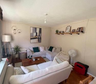 Vassall Apartment | Spacious 1 bed flat in zone 2