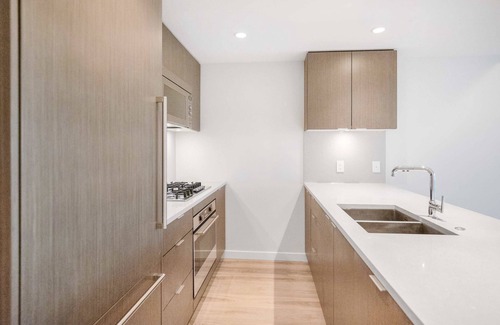 Central Lonsdale Apartment | Spacious 1-bedroom+den condo w/amazing amenities - 90 days minimum