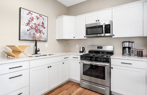 Asheville Apartment | Spacious 1 Bedroom Apt! Pet friendly with Private fenced in back yard and deck!