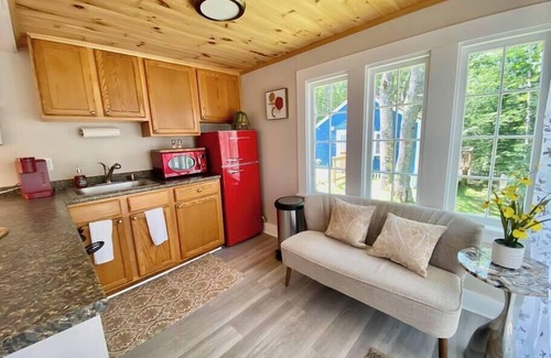 Edgecomb Cottage | Spacious 1 Bedroom Cottage Close to Everything 2