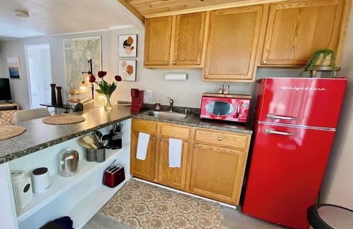 Edgecomb Cottage | Spacious 1 Bedroom Cottage Close to Everything 2