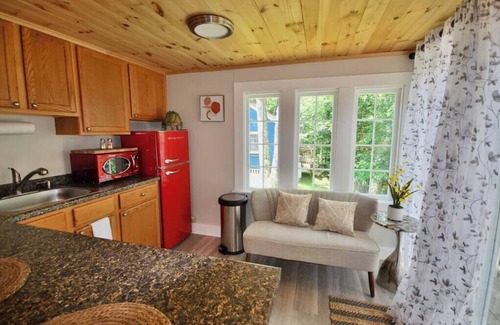 Edgecomb Cottage | Spacious 1 Bedroom Cottage Close to Everything 2