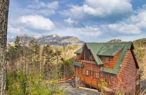 Gatlinburg Resort | Spacious 1-bedroom resort with fitness room, WiFi in beautiful Gatlinburg Unit 1