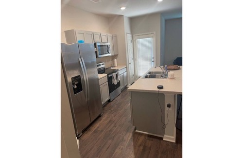 Riverdale House | Spacious 1 bedroom town house