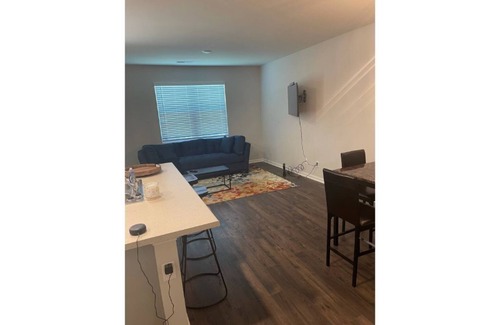 Riverdale House | Spacious 1 bedroom town house