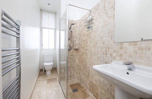 Bruntsfield Apartment | Spacious 1-BR Flat near Meadows and city centre