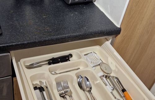Lincoln Apartment | Spacious 1 Br Lincoln City Centre & Amenities, free Parking