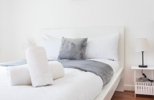 Riverside Apartment | Spacious 1 BR London Bridge