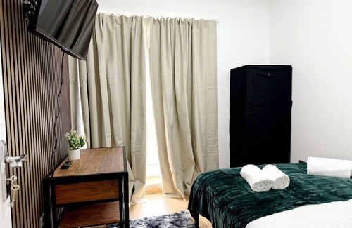 Dudden Hill Hotel | Spacious 1 Double room in Wembley-RB