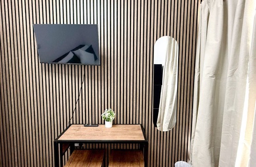 Dudden Hill Hotel | Spacious 1 Double room in Wembley-RB
