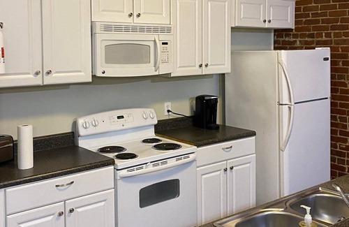 Wagener Apartment | Spacious 10' ceilings and still cozy apt!