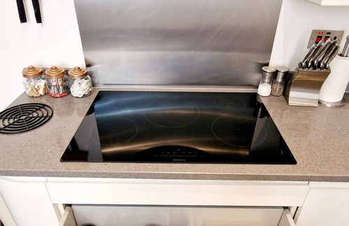 Castle Baynard Apartment | Spacious 1bd Unit - Steps from Blackfriars Bridge