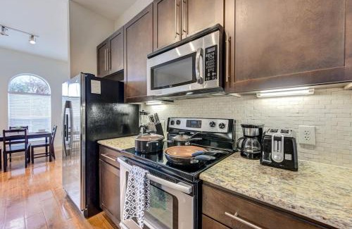 Astrodome Apartment | Spacious 1BR near NRG Pool, Free Wi-Fi & Parking