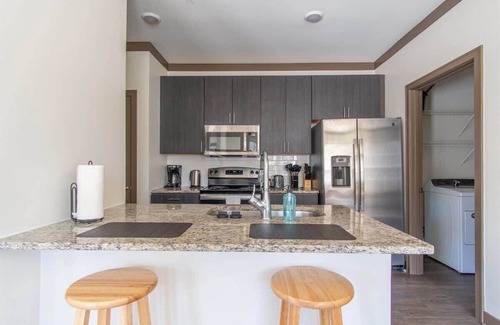 Middletown Apartment | Spacious 1BR Suite | Pool, Parking + Gym B