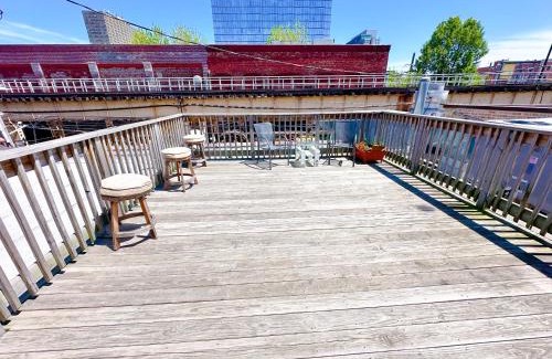 Near South Side Apartment | Spacious 1BR with Optional Parking Near McCormick Place, Field Museum, Adler Planetarium, & Shedd Aquarium